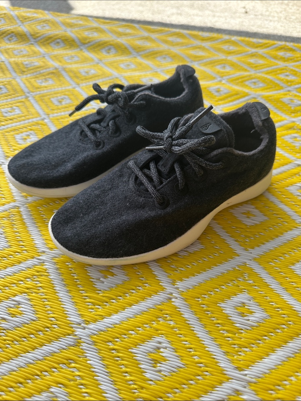 Women’s Allbirds dark grey tennis shoes women’s size 7